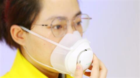 国产口罩改造视频播放,国产口罩改造视频带你领略创新魅力