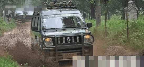 国产面包车越野测评视频,硬派越野新选择解析